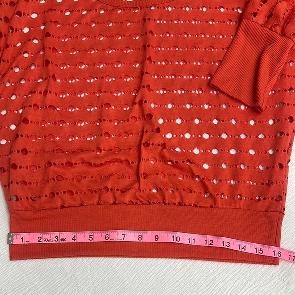 American Rag Eyelet bat wing with 3/4 length cuff sleeve​ - Picture 6 of 8